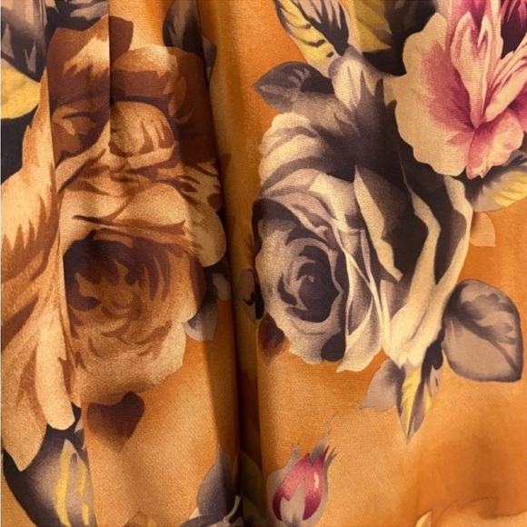 Jones New York women 100% silk skirt size 22
Lined, two side pockets - Picture 7 of 10